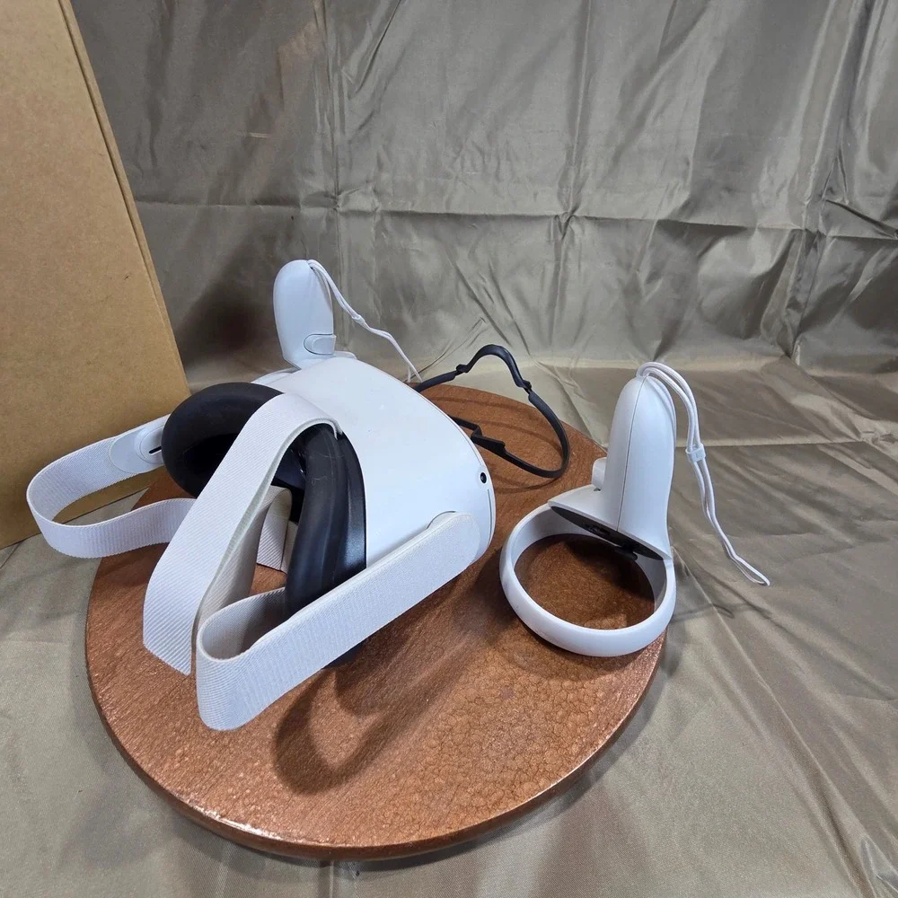 Oculus Quest 2 All-In-One VR Headset 128GB White with Controllers and Charger